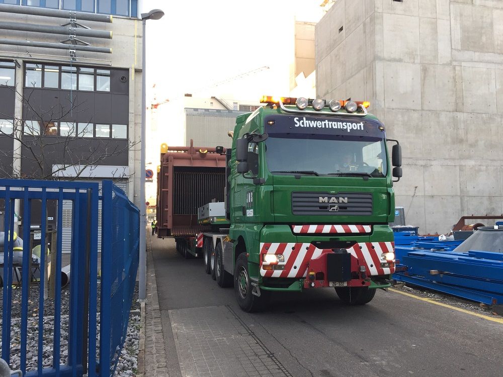 Umladen eines Kessels von 75 Tonnen