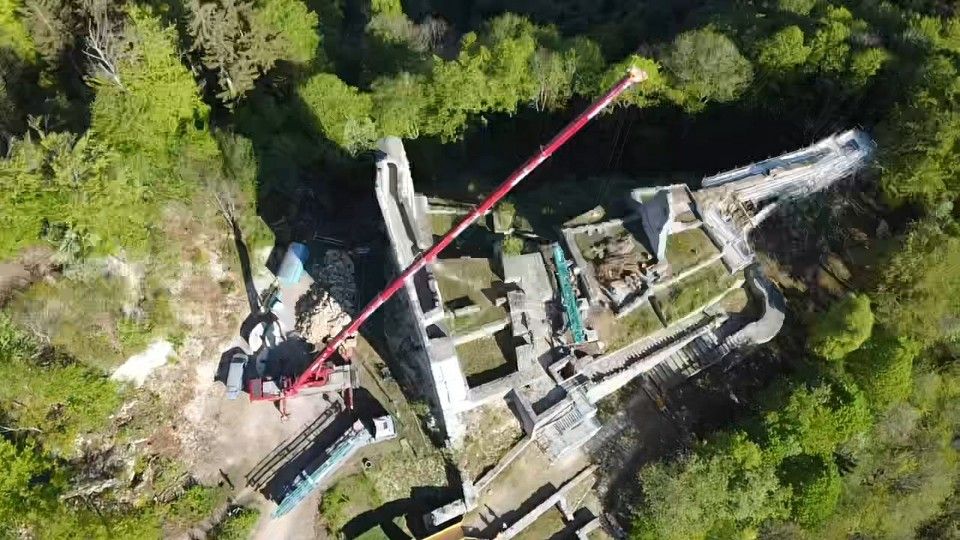Kraneinsatz auf der Ruine Farnsburg