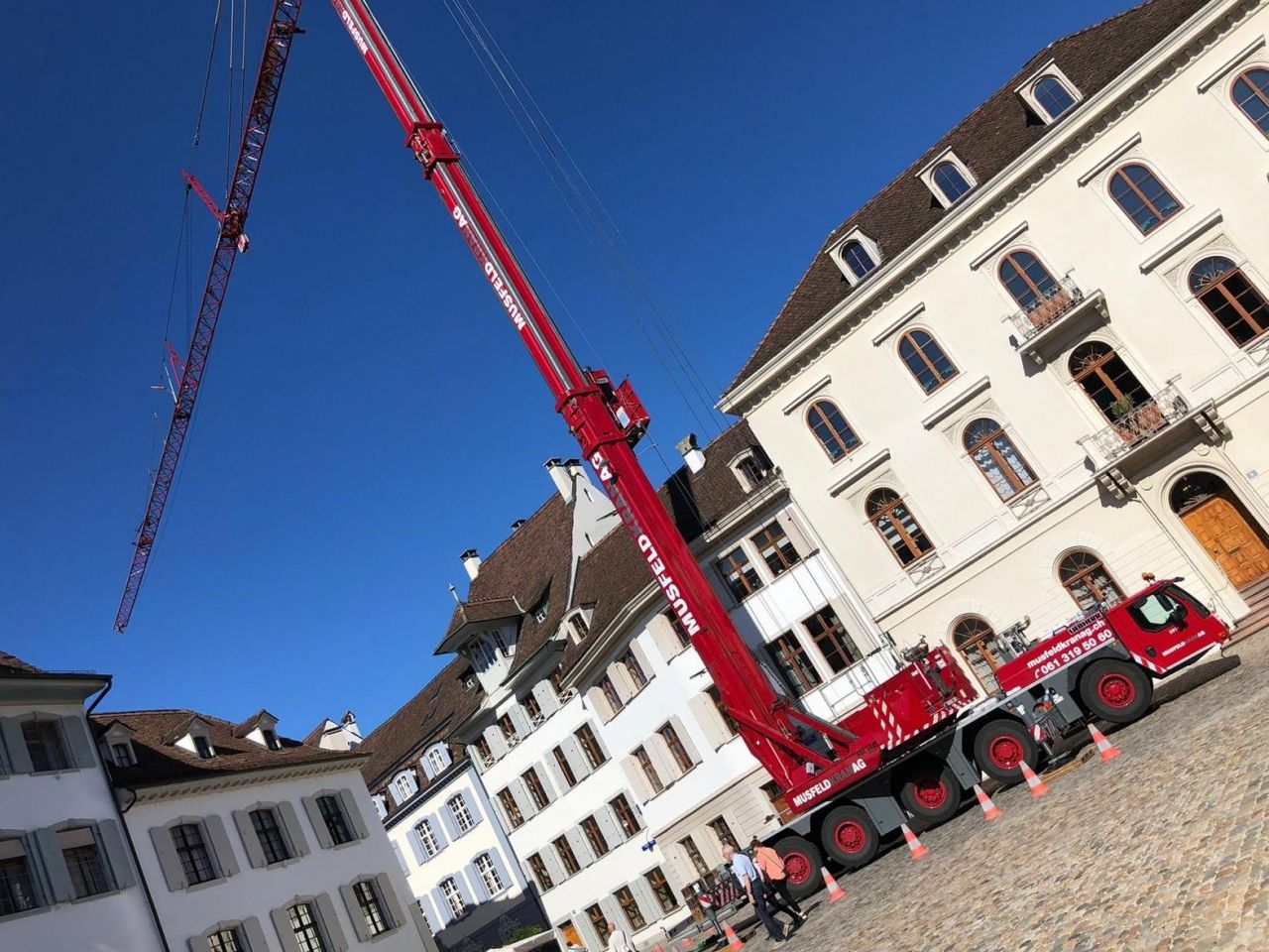 Münsterhofplatz, Basel - versetzten einer Hebebühne mit MK 140 plus